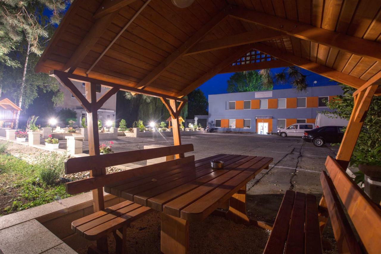 Agro Complex Apartments Nyitra Kültér fotó